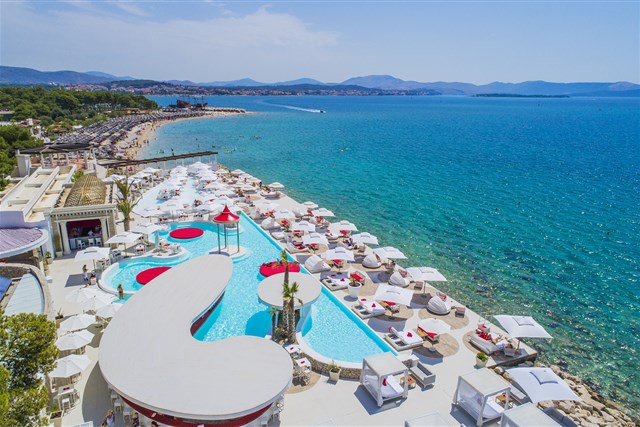 AMADRIA PARK Resort promo - En Vogue Beach Club, Šibenik-Solaris
