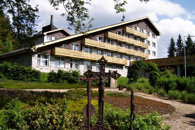 Hotel i budynek boczny SRNI - Hotel i budynek boczny SRNÍ - HOTEL