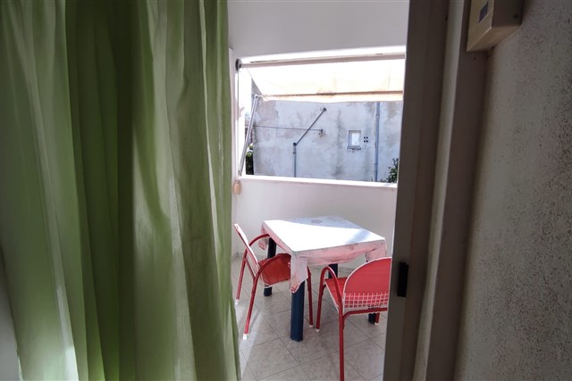Apartamenty MARIN - STUDIO 2(+0) B - dysponuje balkonem z kuchnią na świeżym powietrzu