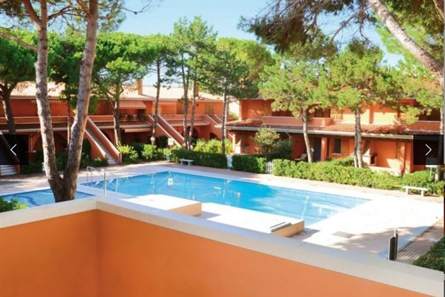 Villaggio CAPISTRANO - komplex apartmánů s bazénem