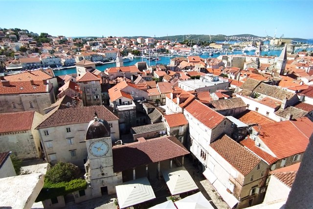 Chorwacja: wypoczynek + zwiedzanie - Trogir, Split, PN Krka - město Trogir