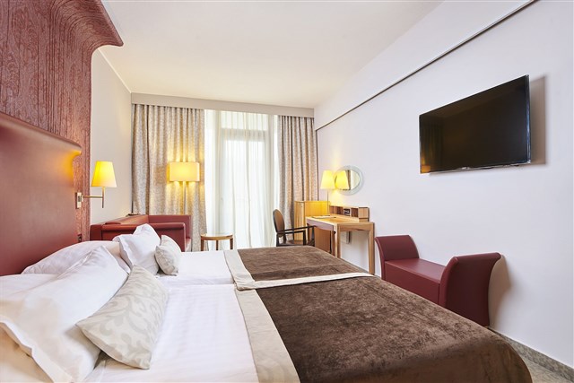 Hotel CORAL Plava Laguna - pokój przystosowany dla osób poruszających się na wózkach inwalidzkich - 2(+1) BM Premium