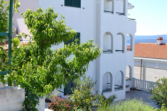 Wybrane Apartamenty OMIŚSKA RIVIERA - Przykład zakwaterowania na riwierze Omiszkiej, Chorwacja